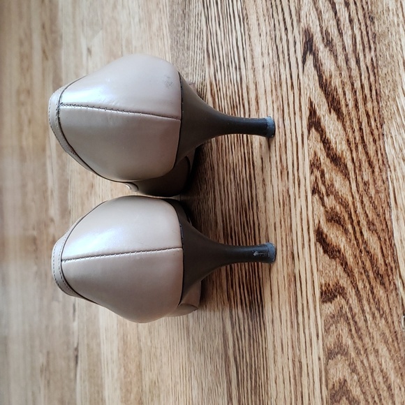 (9) Amalfi Made in Italy Neutral Tone Pointy Toe Leather Heels Formal Ocassion - Picture 5 of 16